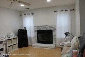 35 Seabreeze Square in Freehold, NJ - Building Photo - Building Photo