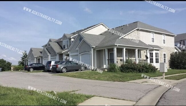 1007 N Findley St in Olathe, KS - Foto de edificio - Building Photo