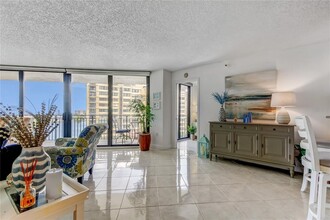 690 Island Way in Clearwater, FL - Building Photo - Building Photo