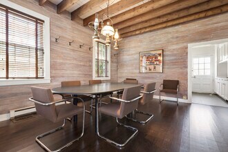 470 Captains Neck Ln in Southampton, NY - Building Photo - Building Photo