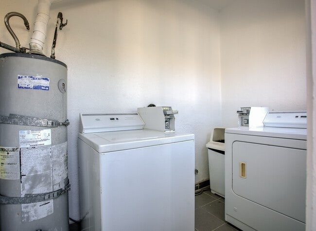 2256 S Carmelina Ave, Unit #5 in Los Angeles, CA - Foto de edificio - Building Photo