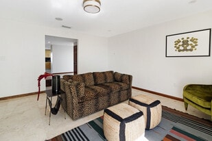 7939 East Dr in North Bay Village, FL - Building Photo