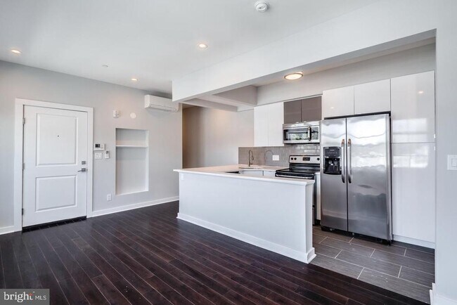 17 S 44th St in Philadelphia, PA - Building Photo - Building Photo