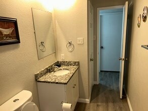 7407 Cloverglen Dr in Dallas, TX - Foto de edificio - Building Photo