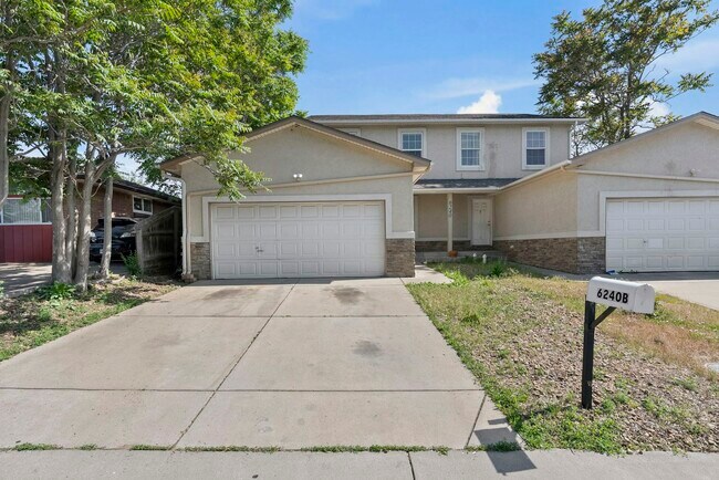 6240 E 64th Pl in Commerce City, CO - Foto de edificio - Building Photo