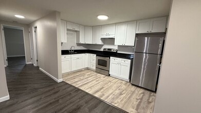 310 Thompson Road LLC in Webster, MA - Foto de edificio - Building Photo