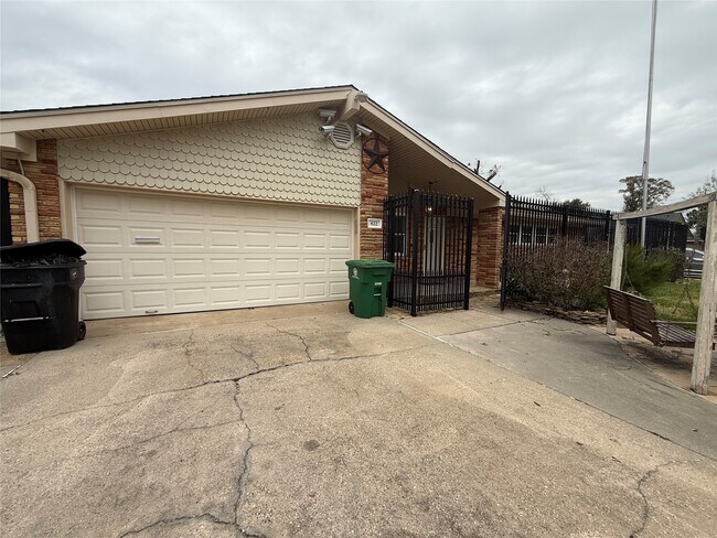 822 Hidden Valley Dr in Houston, TX - Building Photo - Building Photo