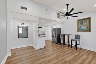 4214 Falls Dr in Dallas, TX - Building Photo - Building Photo