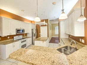 949 SE Gardenbrook Ct in Palm Bay, FL - Building Photo - Building Photo