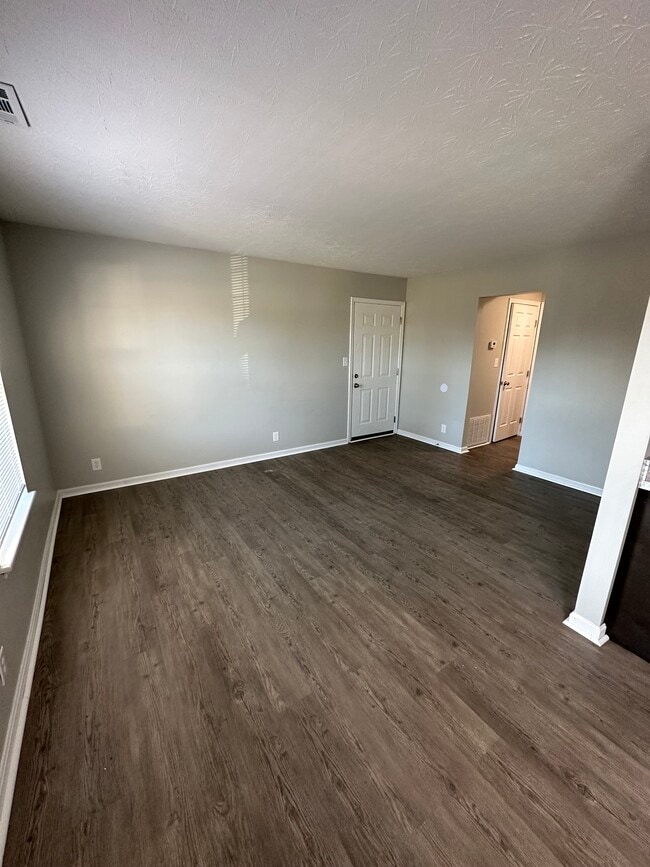 475 Raymond Road, Unit 2 in Shepherdsville, KY - Building Photo - Building Photo