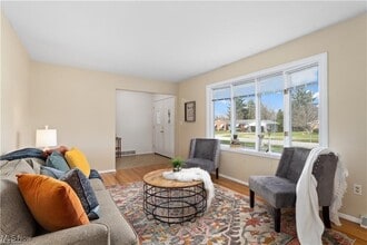 9993 Hawley Dr in North Royalton, OH - Building Photo - Building Photo