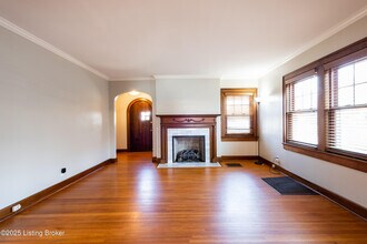 1852 Princeton Dr in Louisville, KY - Building Photo - Building Photo