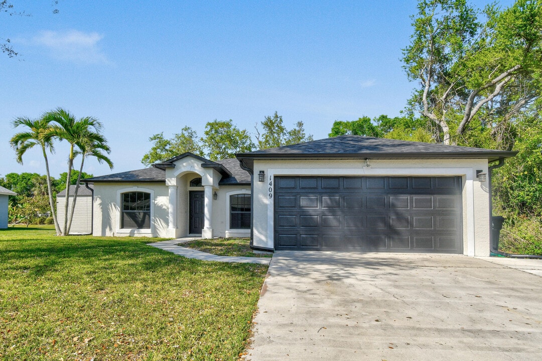 1409 SW Gastador Ave in Port St. Lucie, FL - Building Photo