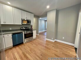 10-12 Cambridge Terrace in Cambridge, MA - Building Photo