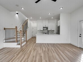 4421 Reed Rd in Houston, TX - Foto de edificio - Building Photo