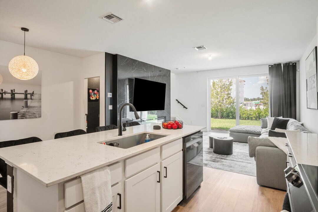 852 SE grovebush Ln in Port St. Lucie, FL - Building Photo