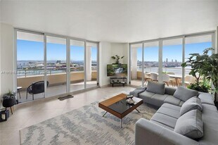 808 Brickell Key Dr in Miami, FL - Building Photo