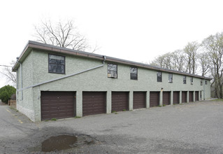 9838 E River Rd NW in Coon Rapids, MN - Building Photo - Building Photo