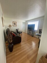 336 Lynne Way, Unit B in El Paso, TX - Foto de edificio - Building Photo