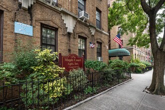 Maple Court Apartments in Jackson Heights, NY - Building Photo - Building Photo