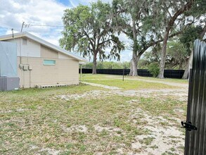 4235 Ryals Rd in Zephyrhills, FL - Foto de edificio - Building Photo