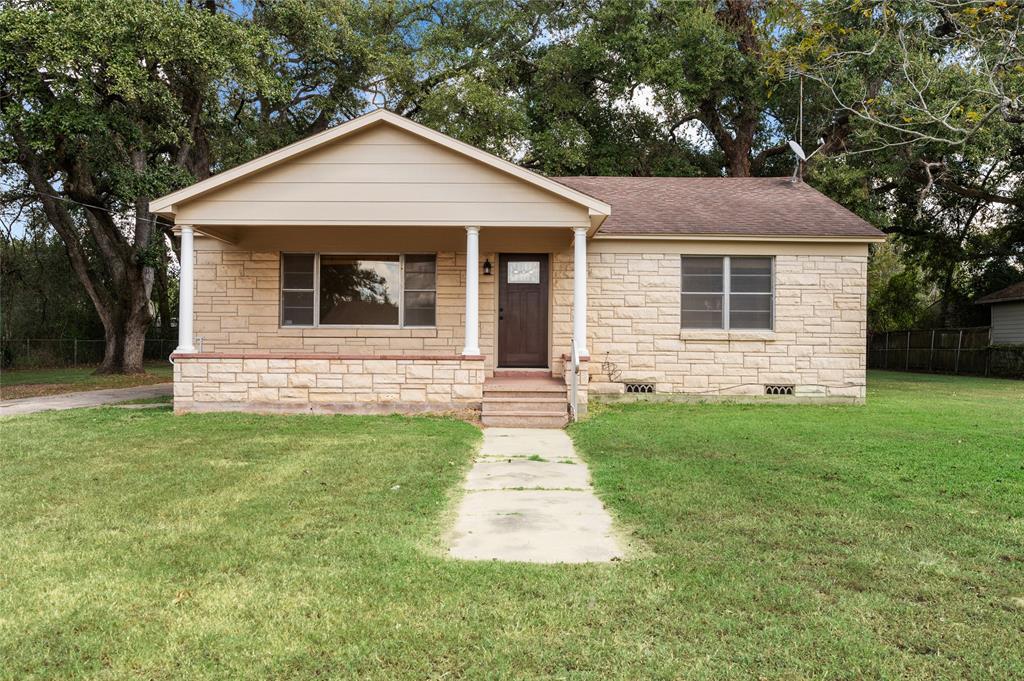 940 Hardeman St in Sealy, TX - Building Photo