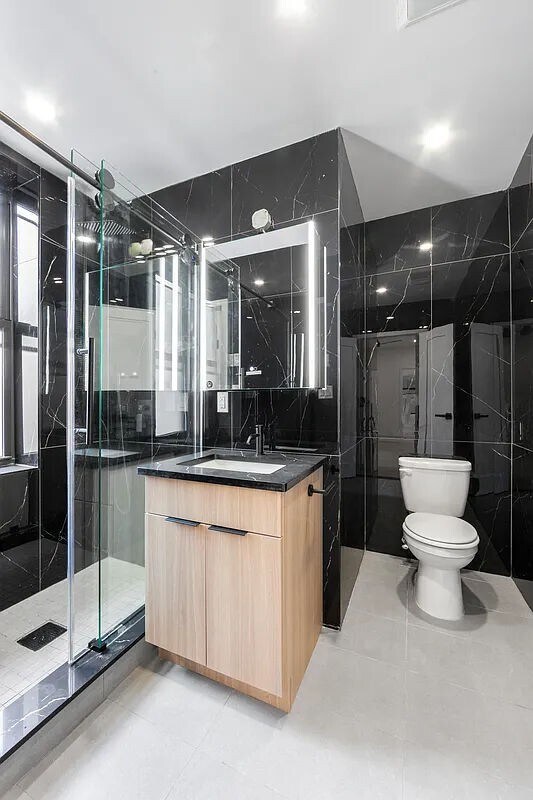 205 E 4th St in New York, NY - Foto de edificio - Building Photo