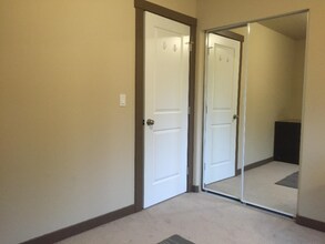 2407 SW Roxbury St in Seattle, WA - Building Photo - Building Photo