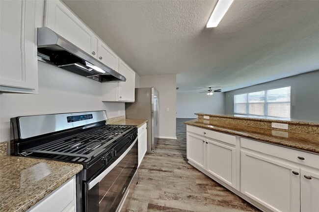 14906 Sugarhollow Dr