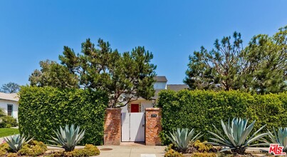 1974 S Crescent Heights Blvd in Los Angeles, CA - Building Photo - Building Photo