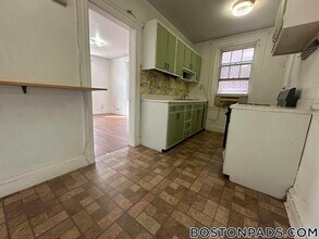 9 James St, Unit 4 in Brookline, MA - Building Photo - Building Photo
