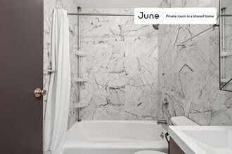 Room in Shared 3 bed/1 bath home in New York, NY - Building Photo - Building Photo