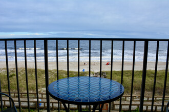 222 Carolina Beach Ave N, Unit 407 in Carolina Beach, NC - Foto de edificio - Building Photo