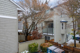 Roosevelt Townhomes in Seattle, WA - Building Photo - Building Photo