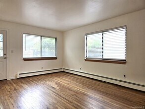 31 Hickory Rd in Port Washington, NY - Building Photo - Building Photo