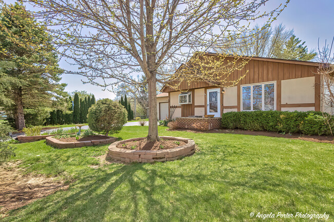 1811 Hazelwood Dr in Lindenhurst, IL - Building Photo - Building Photo