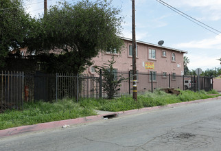 1306 Atlantic Dr in Compton, CA - Building Photo - Building Photo