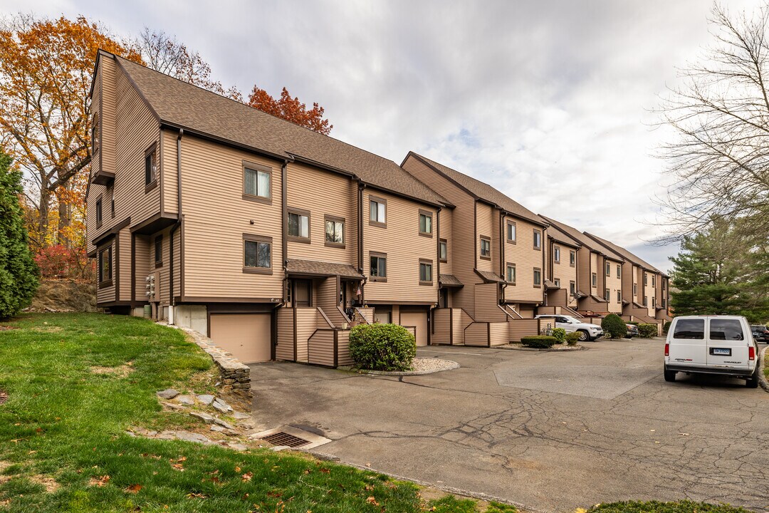 Thirty Four West in Derby, CT - Foto de edificio