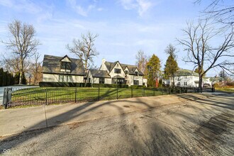 1210 Golden Hill Dr in Indianapolis, IN - Building Photo - Building Photo