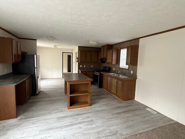 241 E Birdsall Dr in Battle Creek, MI - Building Photo - Building Photo