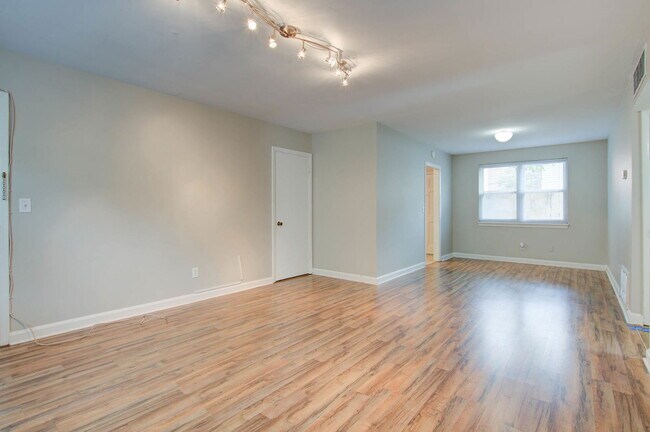 117 Wentworth St in Charleston, SC - Building Photo - Building Photo