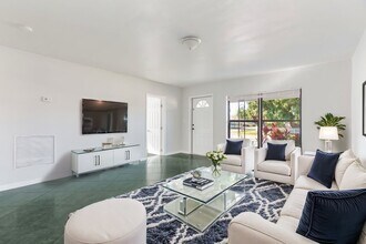 450 NE 56th St in Fort Lauderdale, FL - Foto de edificio - Building Photo