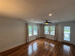 320 S Washington Ave in Fayetteville, AR - Foto de edificio - Building Photo