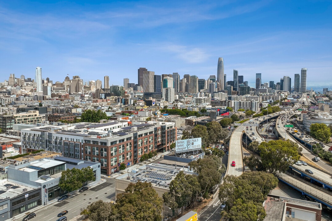 Hanover Soma West in San Francisco, CA - Foto de edificio