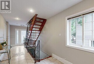 6 English St in Brampton, ON - Building Photo - Building Photo