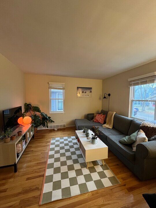 222 Buena Vista Ave, Unit Lower in Ann Arbor, MI - Foto de edificio