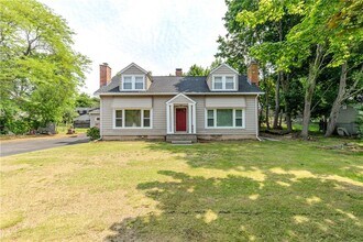 953 Greenville Ave in Smithfield, RI - Building Photo - Building Photo