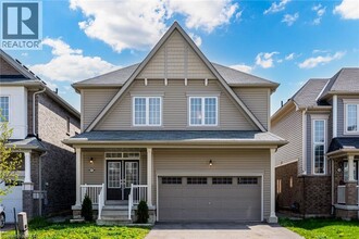 17 Vaughn Dr in Niagara Falls, ON - Building Photo - Building Photo