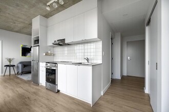 1555 Boul. René-Lévesque O in Montréal, QC - Building Photo - Building Photo