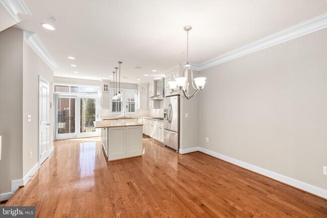 4458 MacArthur Blvd NW in Washington, DC - Building Photo - Building Photo